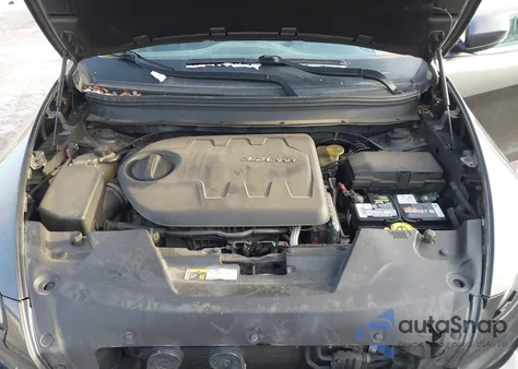 2014 Jeep Cherokee Latitude z USA, uszkodzony, nr VIN 1C4PJMCS7EW137747